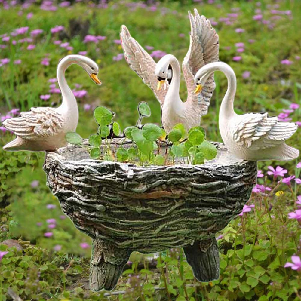 Three Swans Statue